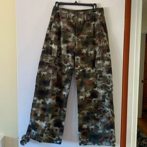 LEVI’s Premium High Waist, Wide Leg , Cargo Pants